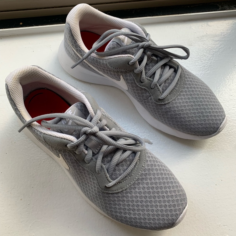 Nike Tanjun Women’s shoes